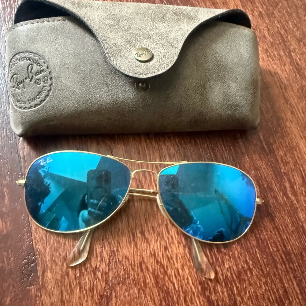 Ray-Ban Aviator Sunglasses with Gold Frame and Reflective Blue Lenses